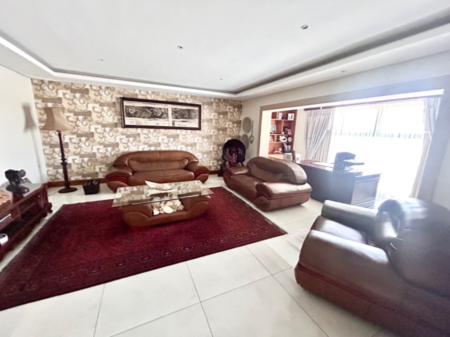 8 Bedroom Property for Sale in Baronetcy Estate Western Cape